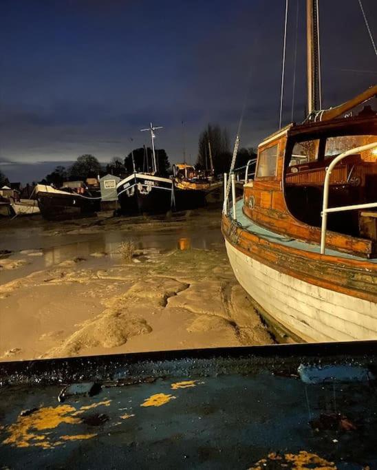 Toosey Lass - St Osyth Creek Saint Osyth Экстерьер фото