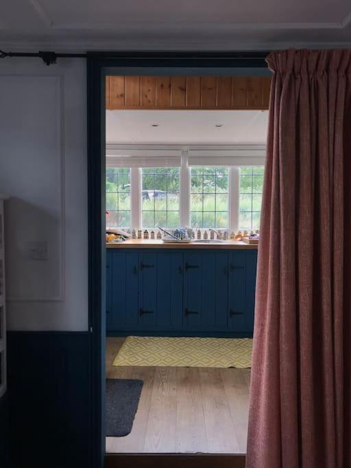 Toosey Lass - St Osyth Creek Saint Osyth Экстерьер фото
