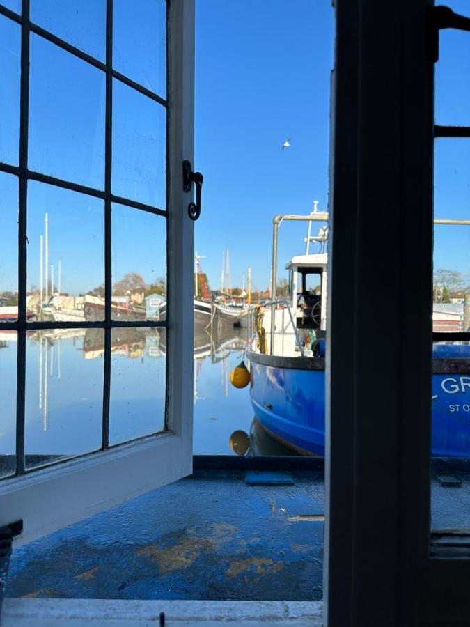 Toosey Lass - St Osyth Creek Saint Osyth Экстерьер фото