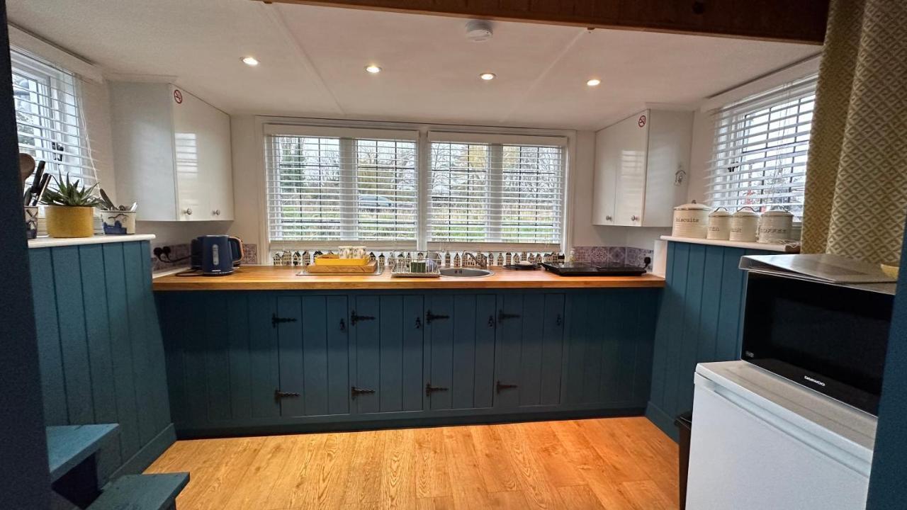 Toosey Lass - St Osyth Creek Saint Osyth Экстерьер фото